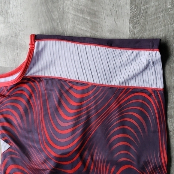 NWT Nike Women Dri-Fit Workout Top Black Red M - Picture 14 of 14